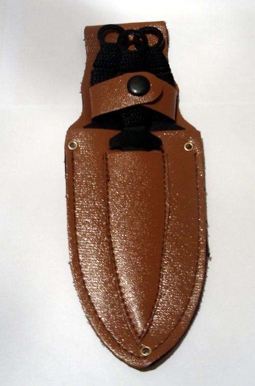 A SET OF 3 THROUGHING KNIFES IN POUCH