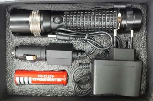 Flashlight LED ZoomableTorch Set with Battery and charger complete in Box