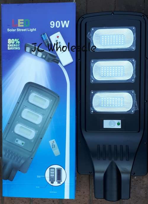 90W SOLAR STREET LAMP WITH MOTION SENSOR AND REMOTE