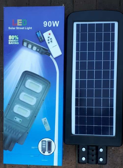 90W SOLAR STREET LAMP WITH MOTION SENSOR AND REMOTE