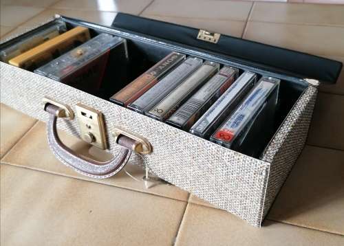 Vintage Cassette Tape Case - excellent condition - has fully functional lock with key