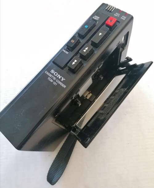 VINTAGE SONY CASSETTE - CORDER. MODEL: TCM-121 (CIRCA 1980`S) TAPE RECORDER/WALKMAN