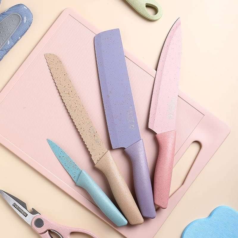Corrugated Colorful Kitchen Knife Set of 4 with Scissors & Peeler