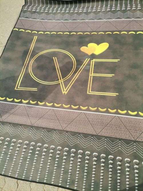 ABSOLUTELY BEAUTIFUL 3D CARPETS - VARIOUS DESIGNS SEE AUCTION