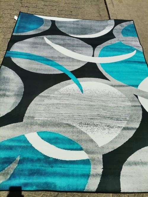 ABSOLUTELY BEAUTIFUL 3D CARPETS - VARIOUS DESIGNS SEE AUCTION