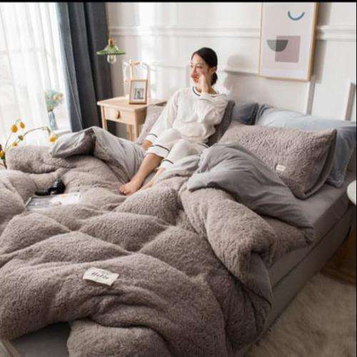 NEW GORGEOUS 5 PIECE FLUFFY QUEEN SIZE COMFORTER SET- VARIOUS COLOURS