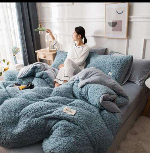 NEW GORGEOUS 5 PIECE FLUFFY QUEEN SIZE COMFORTER SET- VARIOUS COLOURS