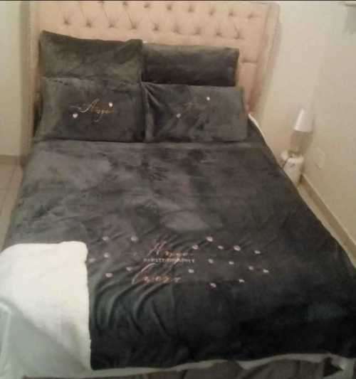 SILKY SOFT 5 PIECE QUEEN/KING SIZE COMFORTER/BEDSPREAD SET- VARIOUS COLOURS