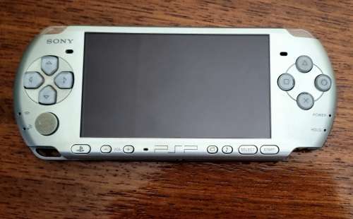 PSP + 11 Games + 2 Movies + Charger + Fifa Decal + Box - Free Shipping