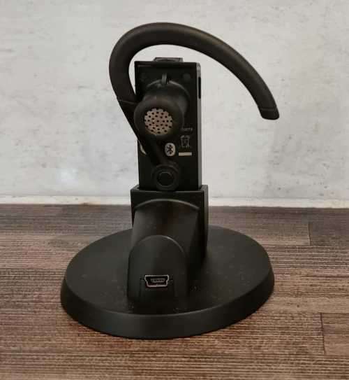 Earpiece with Charging Dock for PS3