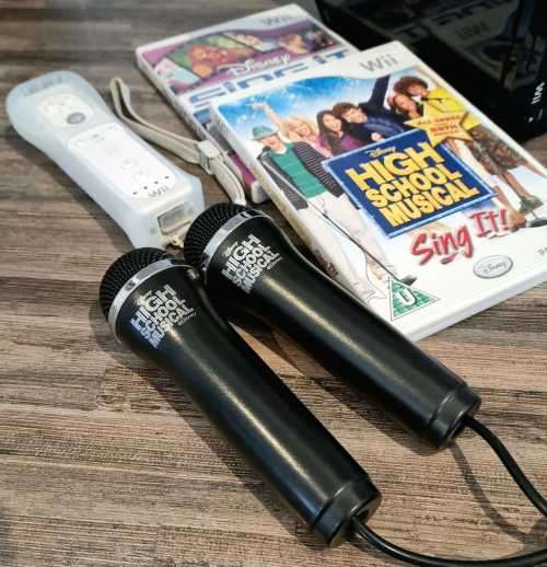 Wii Console + Sing It Bundle for Nintendo Wii