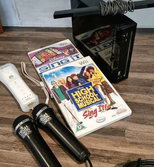 Wii Console + Sing It Bundle for Nintendo Wii