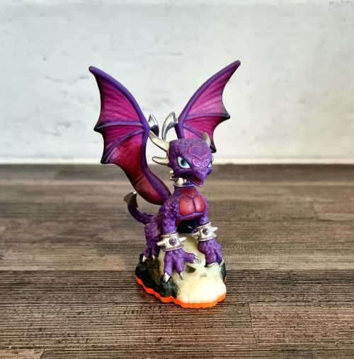 Cynder for Skylanders Giants Series 2