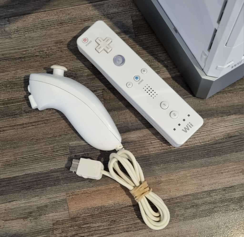 Nintendo Wii Console + Controller