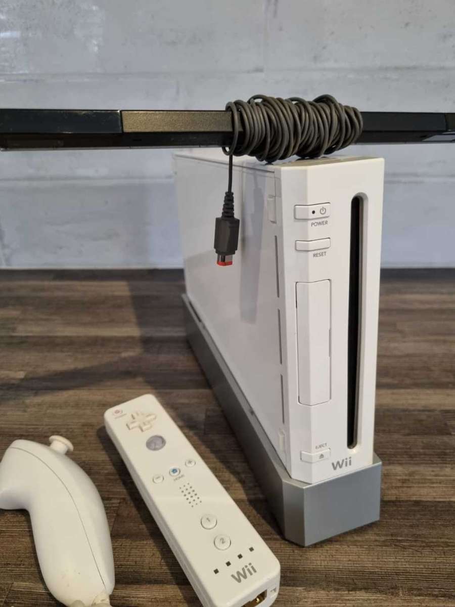 Nintendo Wii Console + Controller