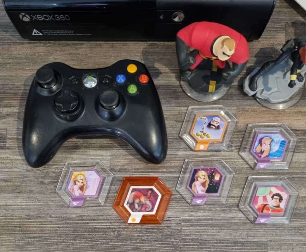 Xbox 360 4GB Console + Disney Infinity Bundle - Price Drop