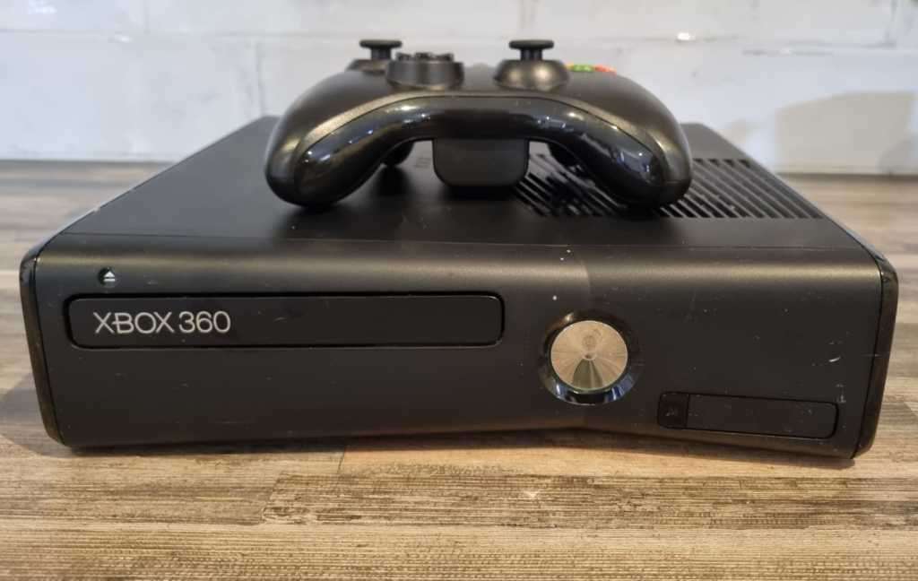 4GB Xbox 360 Console + Controller - Price Drop