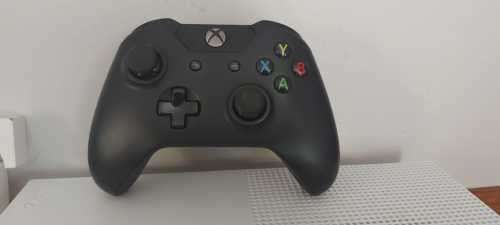 XBOX ONE S 1TB Digital Edition  + CONTROLLER + CABLES