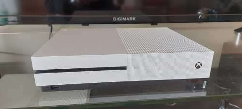 XBOX ONE S 1TB Console Excellent working condition
