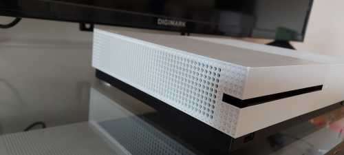 XBOX ONE S 1TB Console Excellent working condition