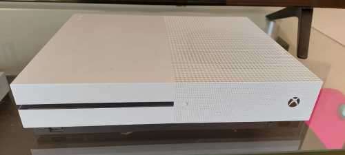 XBOX ONE S 1TB Console Excellent working condition