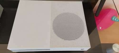 XBOX ONE S 1TB Console Excellent working condition