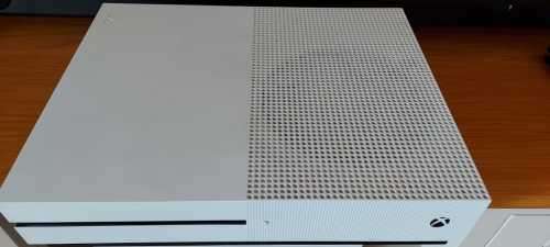 XBOX ONE S 1TB Console Excellent working condition