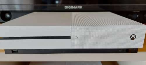 XBOX ONE S 1TB Console Excellent working condition