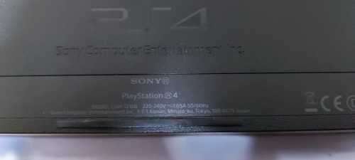 Playstation 4, 1TB HDD, 2x controllers and 1x game. Please read