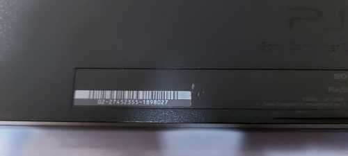 Playstation 4, 1TB HDD, 2x controllers and 1x game. Please read