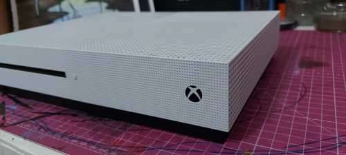 XBOX ONE S 1TB Console Excellent working condition