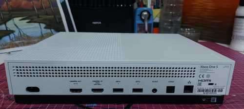 XBOX ONE S 1TB Console Excellent working condition