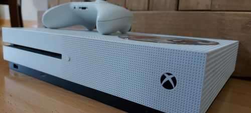 Last one. XBOX ONE S 1TB Console + Controller + Game Excellent working condition