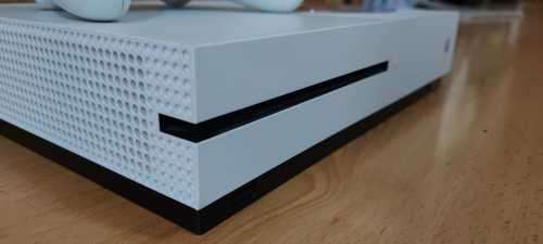 Last one. XBOX ONE S 1TB Console + Controller + Game Excellent working condition