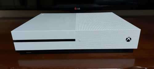 XBOX ONE S 1TB Console Excellent working condition