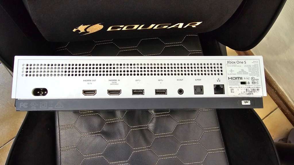 XBOX ONE S 500GB Console. Please read