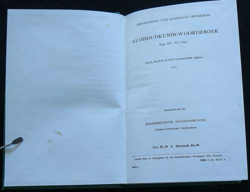 Home Economics Dictionary / Huishoudkunde-Woordeboek. Editorial Committee (Home Economics) / Redaksi