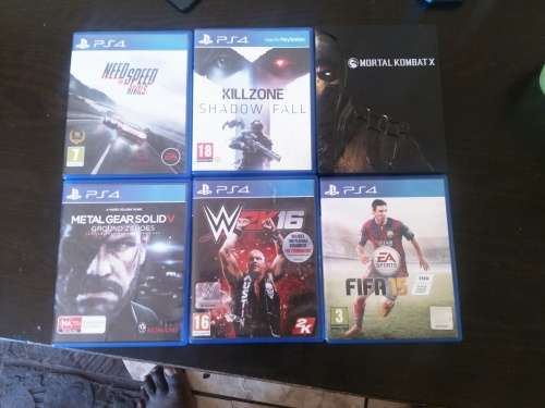 SONY PS 4 500 GIG (2 CONTROLLERS + 6 GAMES WORTH R5500)