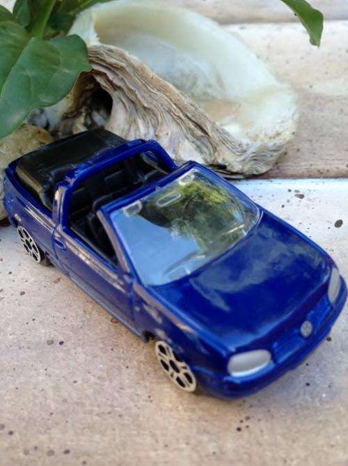 MAISTO VOLKSWAGEN GOLF GTI 1:64