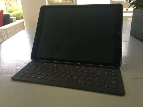 iPad Pro 12.9 + Smart Key board + case