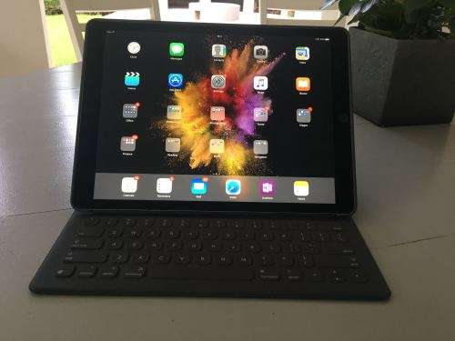 iPad Pro 12.9 + Smart Key board + case