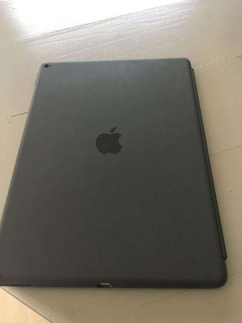 iPad Pro 12.9 + Smart Key board + case