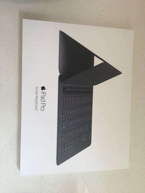 iPad Pro 12.9 + Smart Key board + case