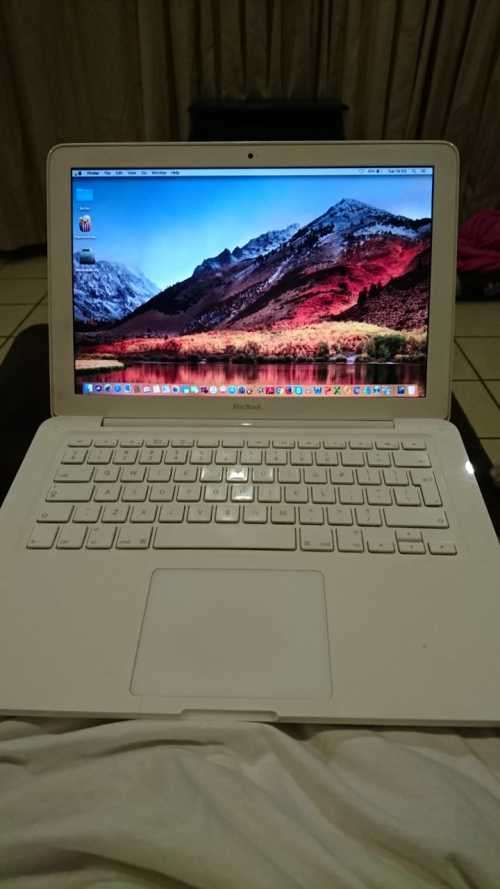 Macbook 13 inch**NVIDIA GRAPHICS**Intel Core Duo 2.4Ghz**2gb Ram**300GB HDD**MacOS High Sierra*