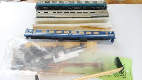 ROLLING STOCK PARTS NOT NEW .SLIGHT DAMAGE TO LIMA ROOFS