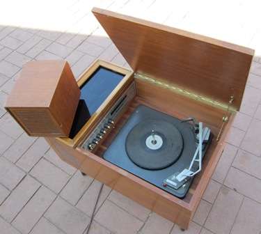 Vintage Cabinet With Turn Table and Hammerstein Radio