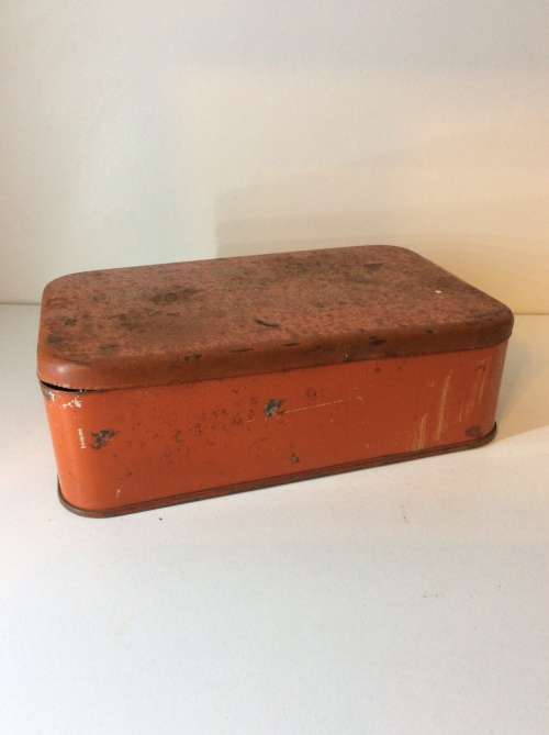 FITZSIMONS VINTAGE SNAKE BITE OUTFIT TIN - WITH CONTENTS - GREAT FIND -