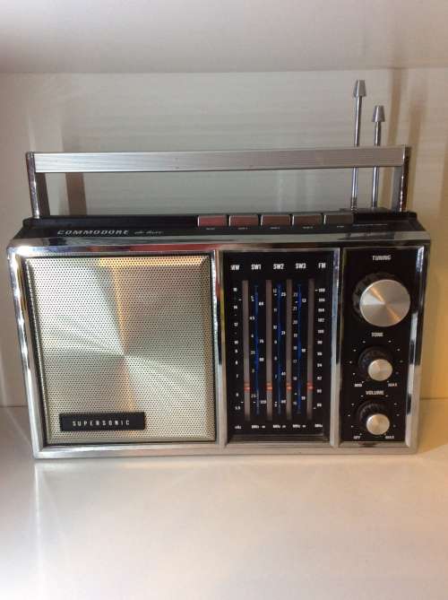 OLD SUPERSONIC COMMODORE 5 BAND RADIO - GREAT OLD ITEM - 100% WORKING -
