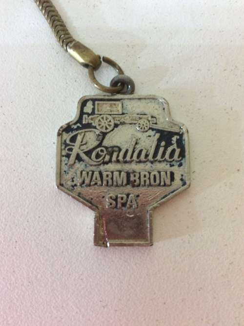 RARE RONDALIA KEY CHAIN & YEARBOOK COMBO  - GREAT FIND -