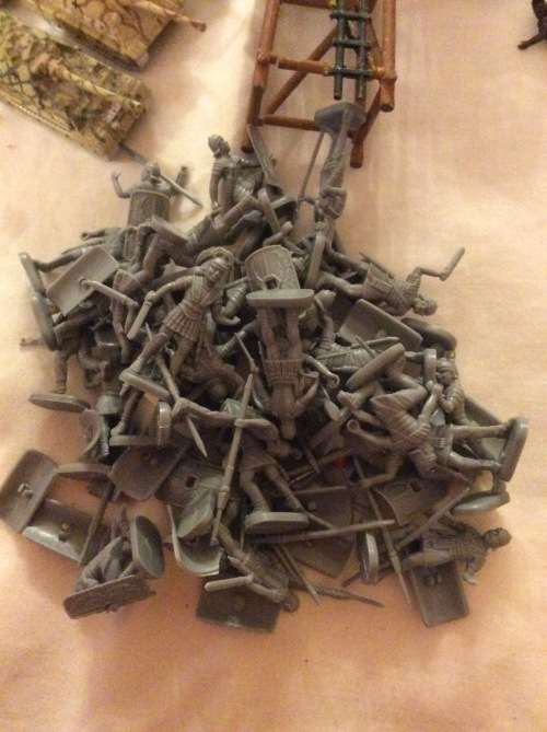 MASSIVE COLLECTION OF TOY SOLDIERS WITH FOUR ORIGINAL BOXES - LOTS OF EXTRAS - ONE BID FOR LOT -